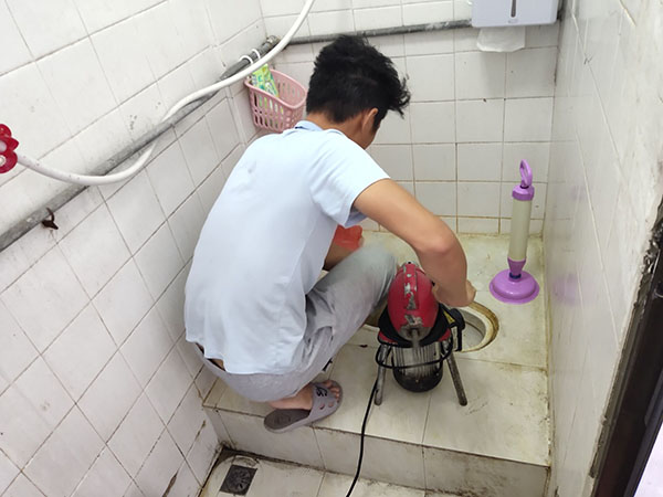 南昌管道堵塞冒臭氣 專業(yè)師傅現(xiàn)場解決問題